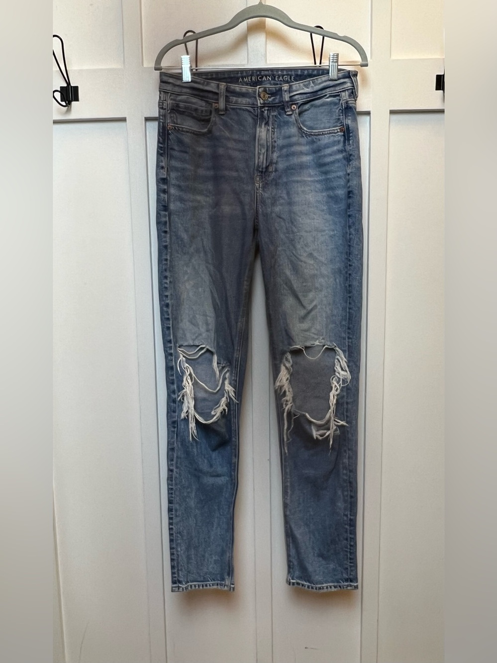 American Eagle Size 6 X-Long TALL Mom Jeans Distressed Blue Denim Straight Leg
